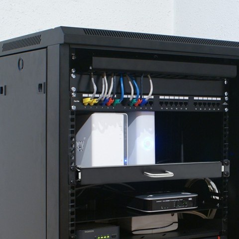 Półka z uchwytem do szafy RACK | 600x600 | wysuwana Półka z uchwytem do szafy RACK | 600x600 | wysuwana