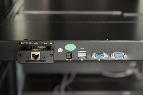 Konsola 19 LCD z touchpad KVM 8 portów 1U komplet kabli (8xDS-19231) klawiatura US Konsola 19 LCD z touchpad KVM 8 portów 1U komplet kabli (8xDS-19231) klawiatura US