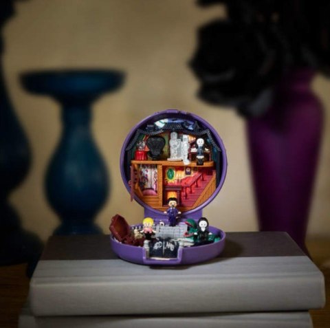 Zestaw kolekcjonerski Polly Pocket Rodzina Adamsów Zestaw kolekcjonerski Polly Pocket Rodzina Adamsów