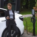 Słupek montażowy do stacji ładowania samochodów elektrycznych HabuDen Post