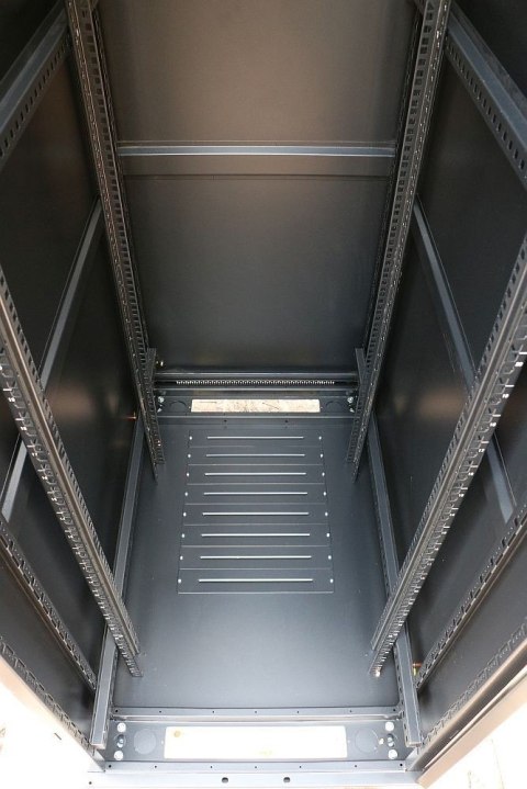 Szafa rack 42U 600x1000mm stojąca czarna Szafa rack 42U 600x1000mm stojąca czarna